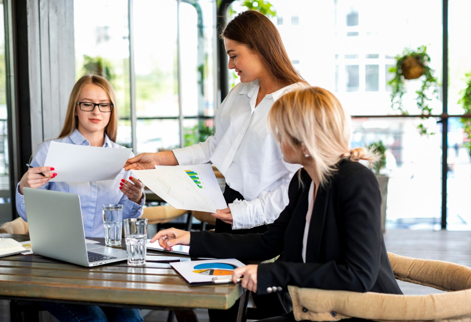 В России доля женщин-предпринимателей в ИТ и химпроизводстве выросла до 50%